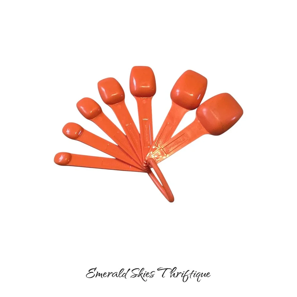 Vintage Tupperware measuring spoons with rings 8 piece orange free shipping